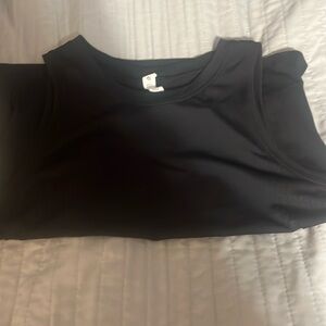 black size 6 lululemon tank top